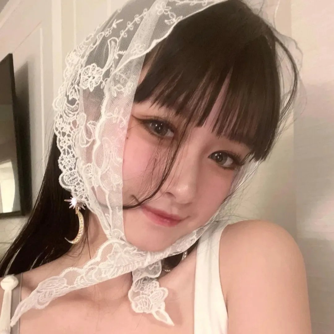 她来自胡志明市